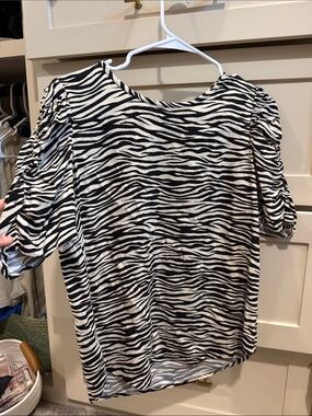 LOFT Black and White Zebra Print Puff-Sleeve Blouse